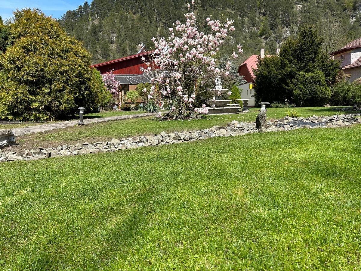 Penzion Encian Blatnica Kültér fotó